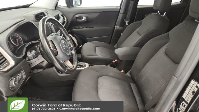 Used 2017 Jeep Renegade Latitude w/ Cold Weather Group image 13