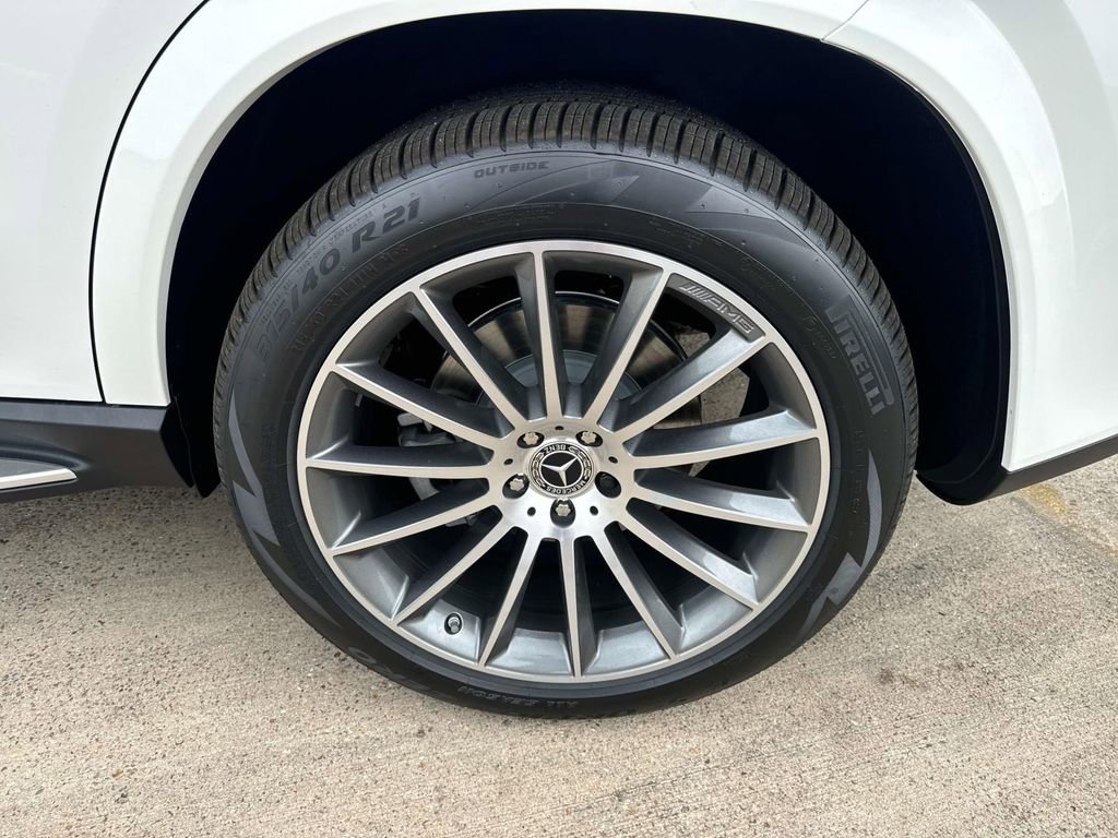 Used 2025 Mercedes-Benz GLE 450e 4MATIC image 3