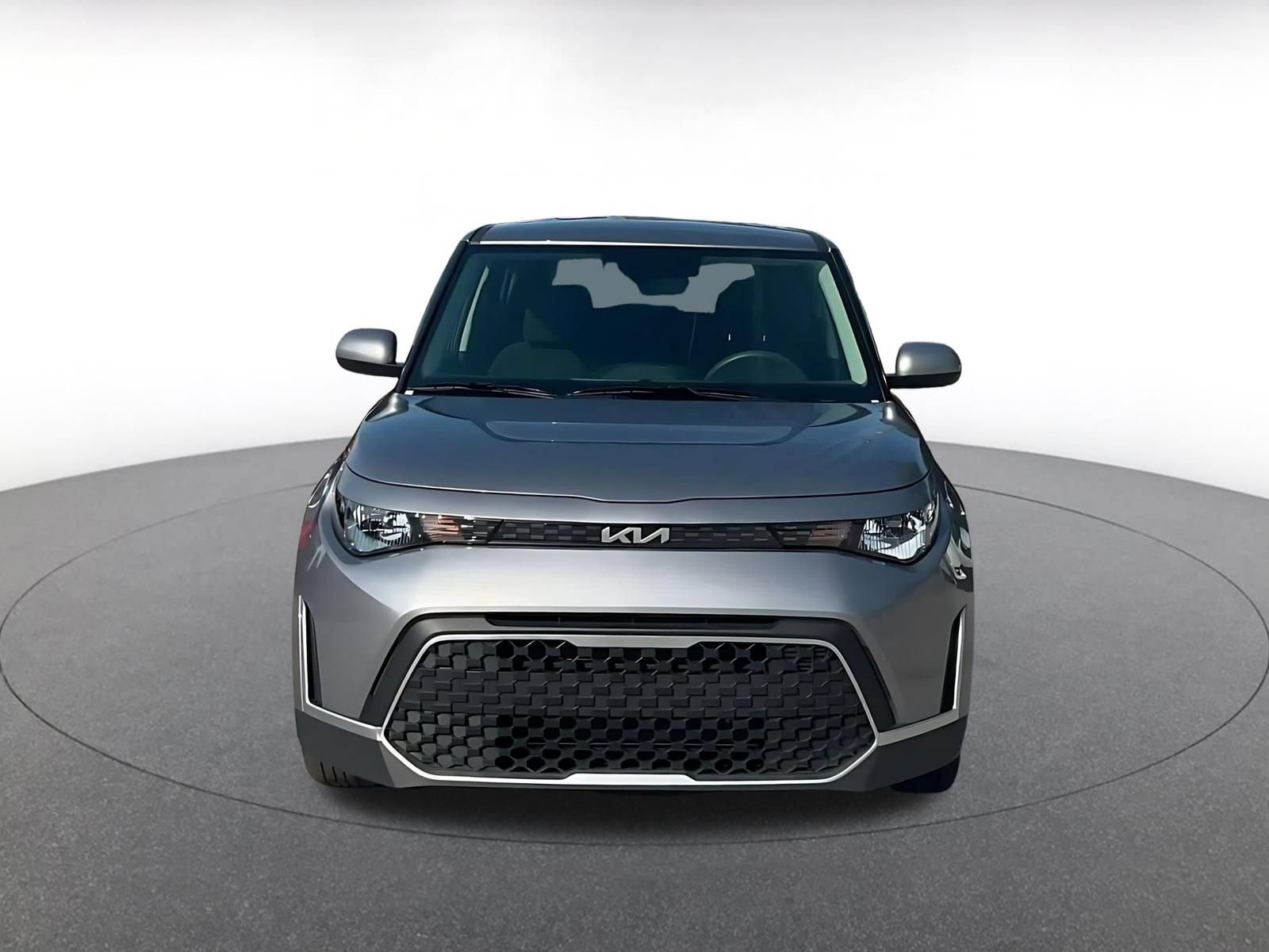 Used 2025 Kia Soul LX w/ LX Technology Package FWD image 4
