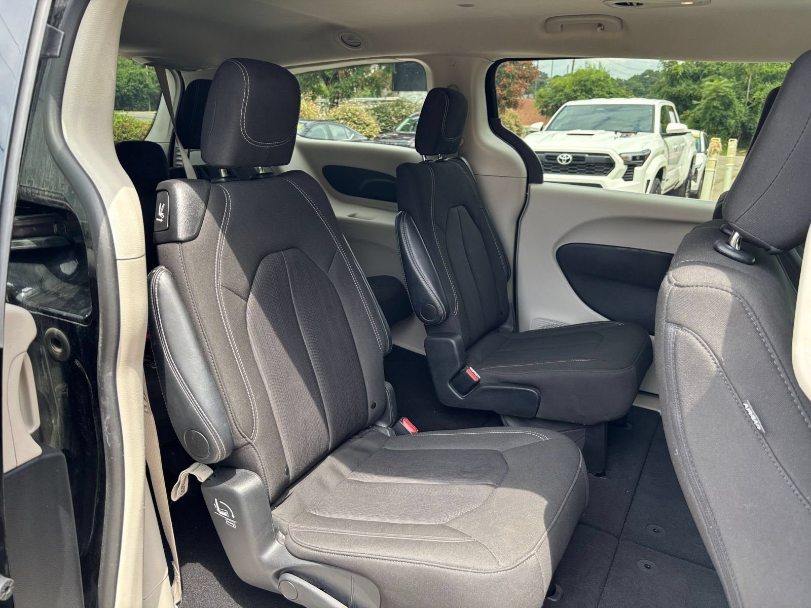 Used 2024 Chrysler Voyager LX FWD image 40