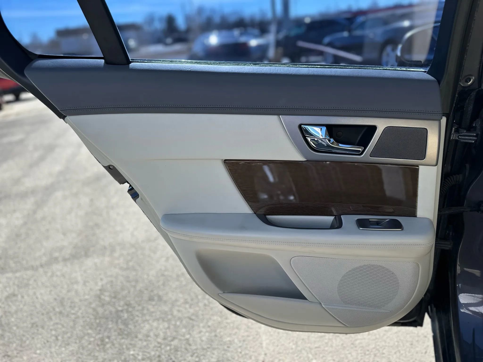 Used 2009 Jaguar XF Premium image 21