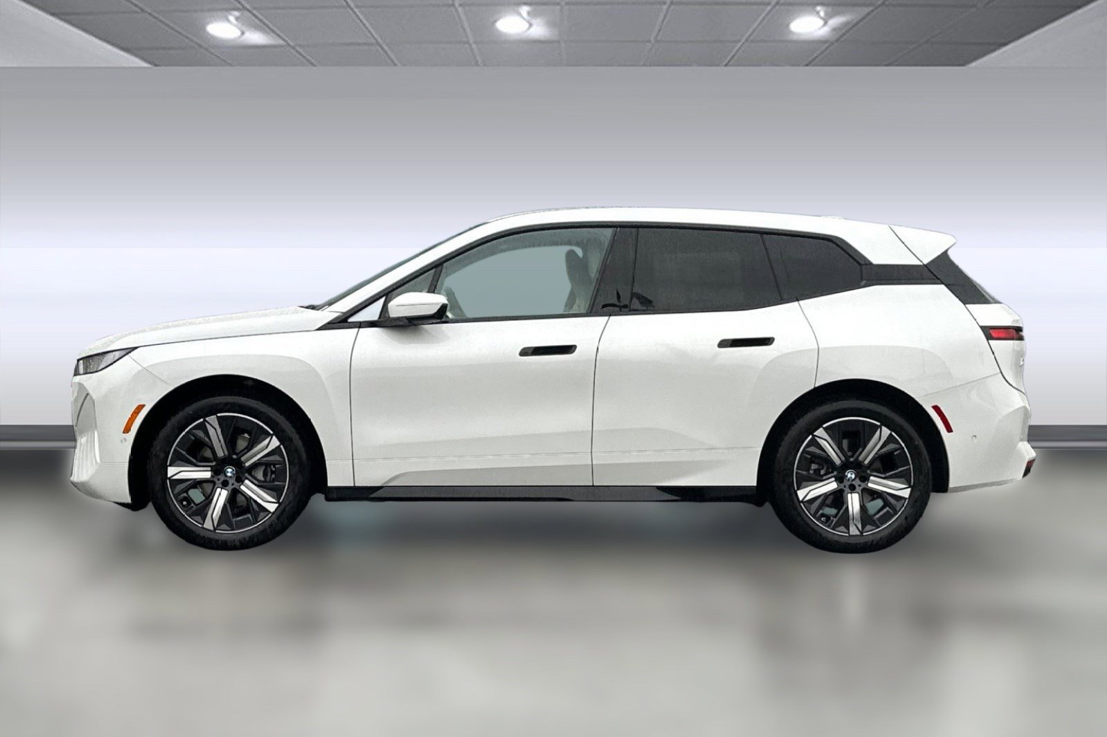 Used 2026 BMW iX xDrive45 image 2