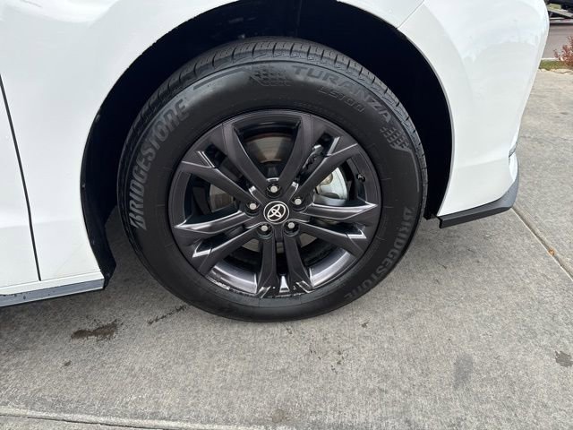 Used 2025 Toyota Sienna XSE image 9