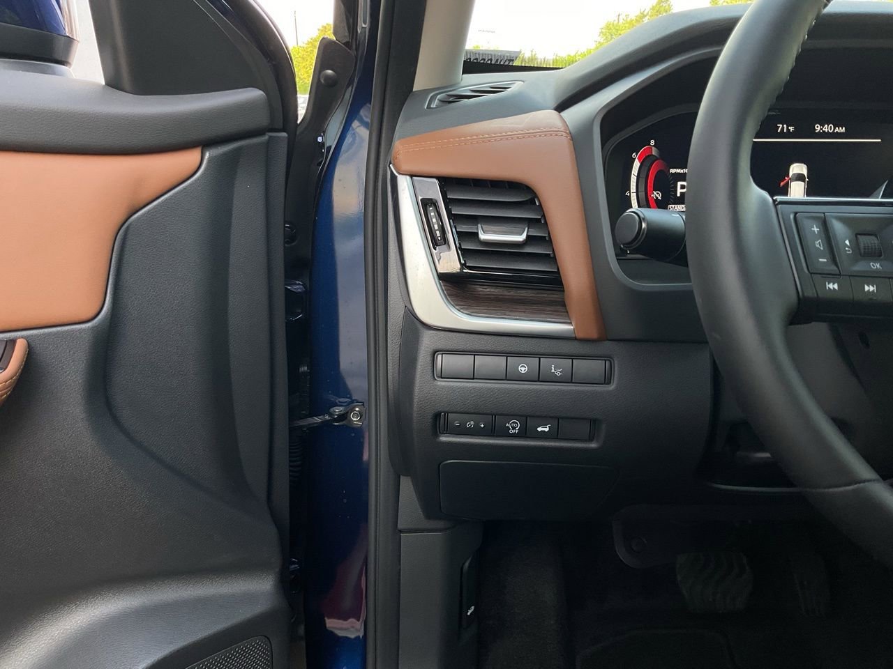 Used 2025 Nissan Rogue Platinum w/ Platinum Premium Package image 28