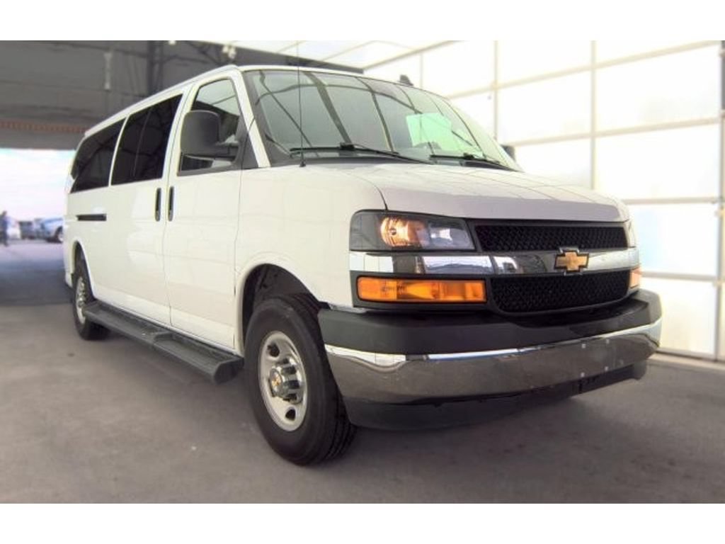Used 2025 Chevrolet Express 3500 LT w/ LT Preferred Equipment Group RWD image 2