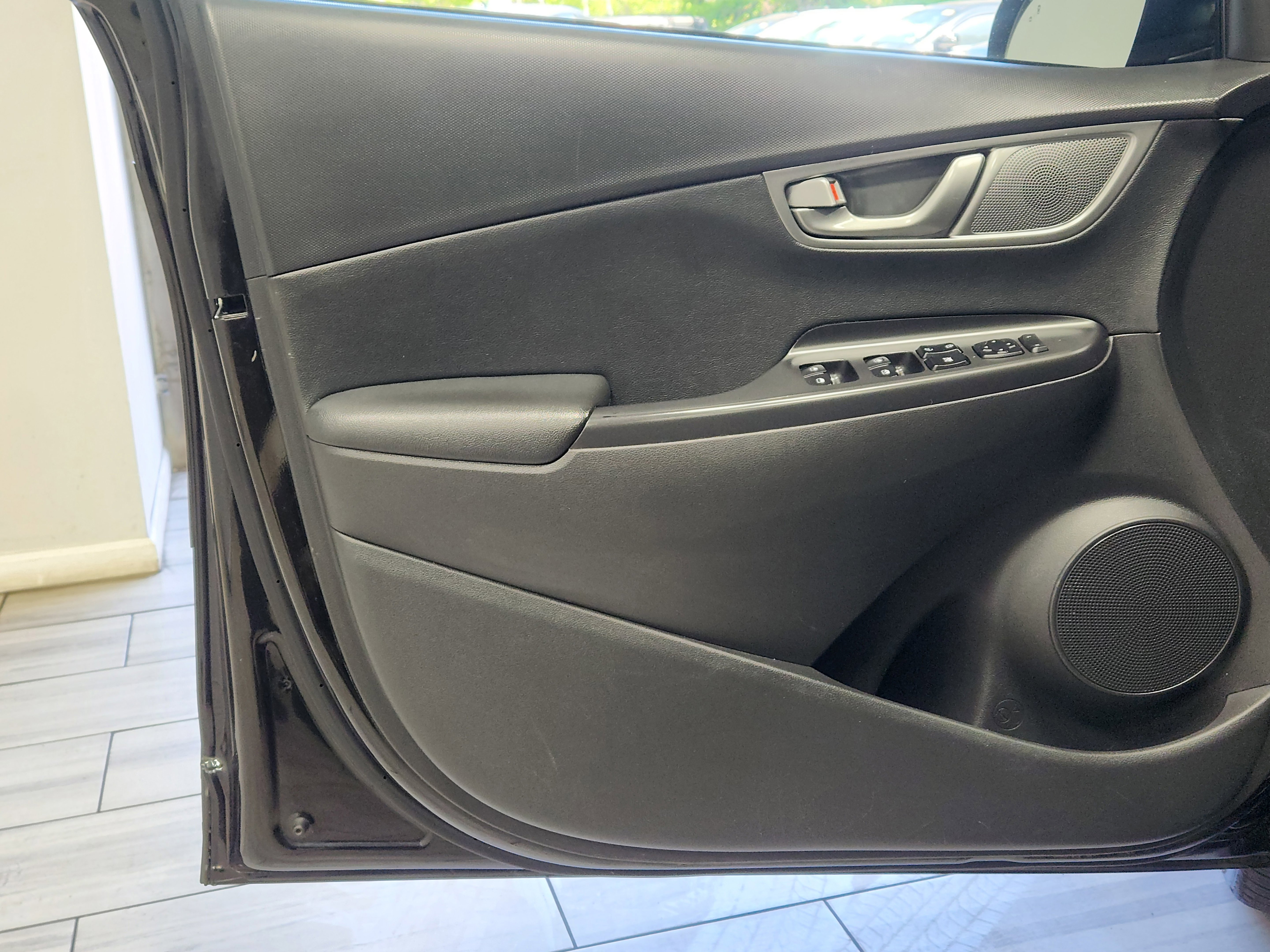 Used 2021 Hyundai Kona Limited FWD image 10