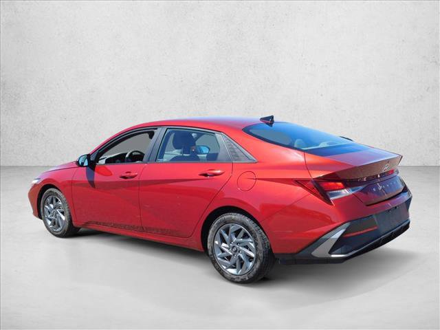 Used 2024 Hyundai Elantra SEL FWD image 7