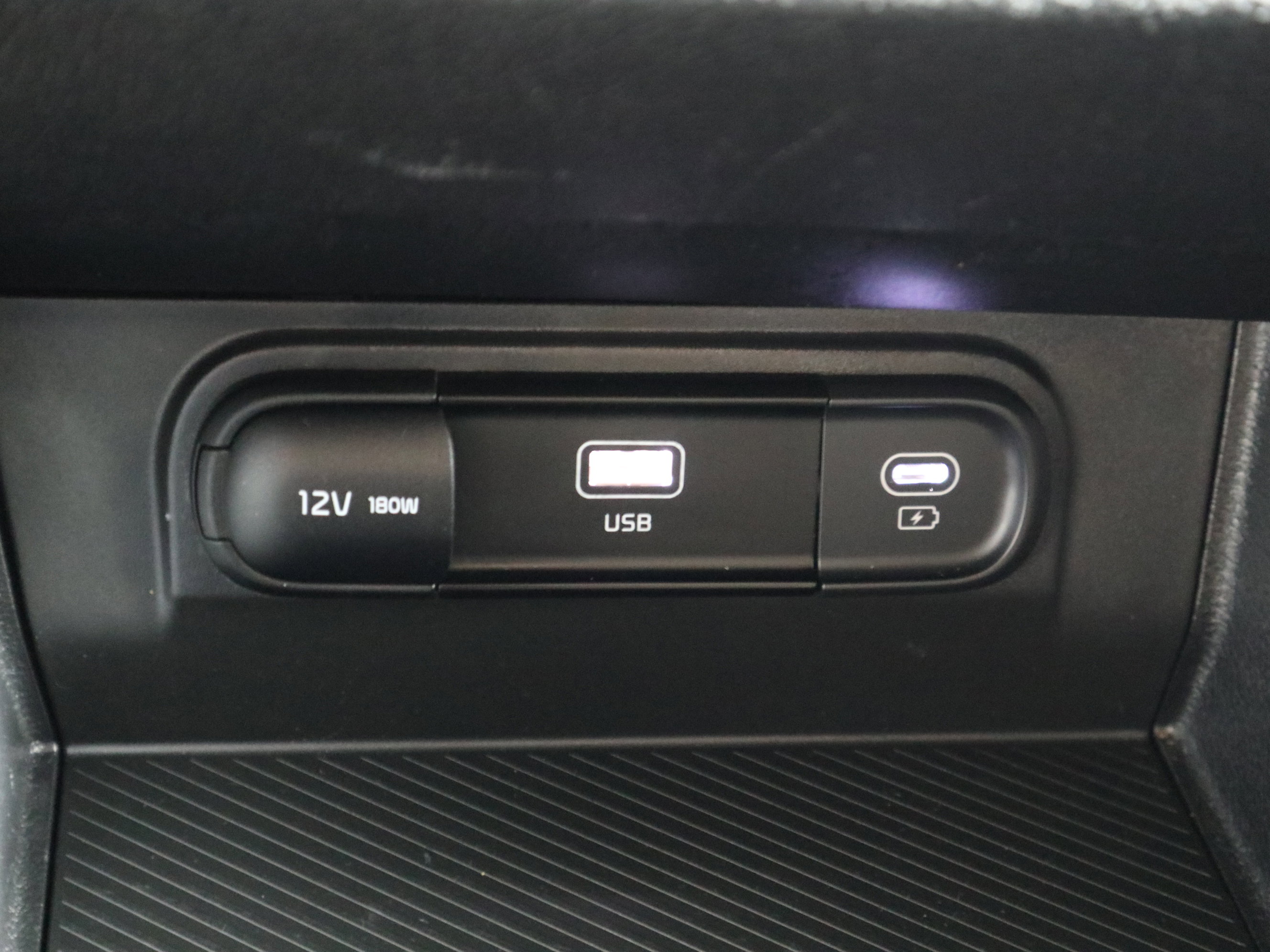 Used 2024 Kia Sportage LX image 29