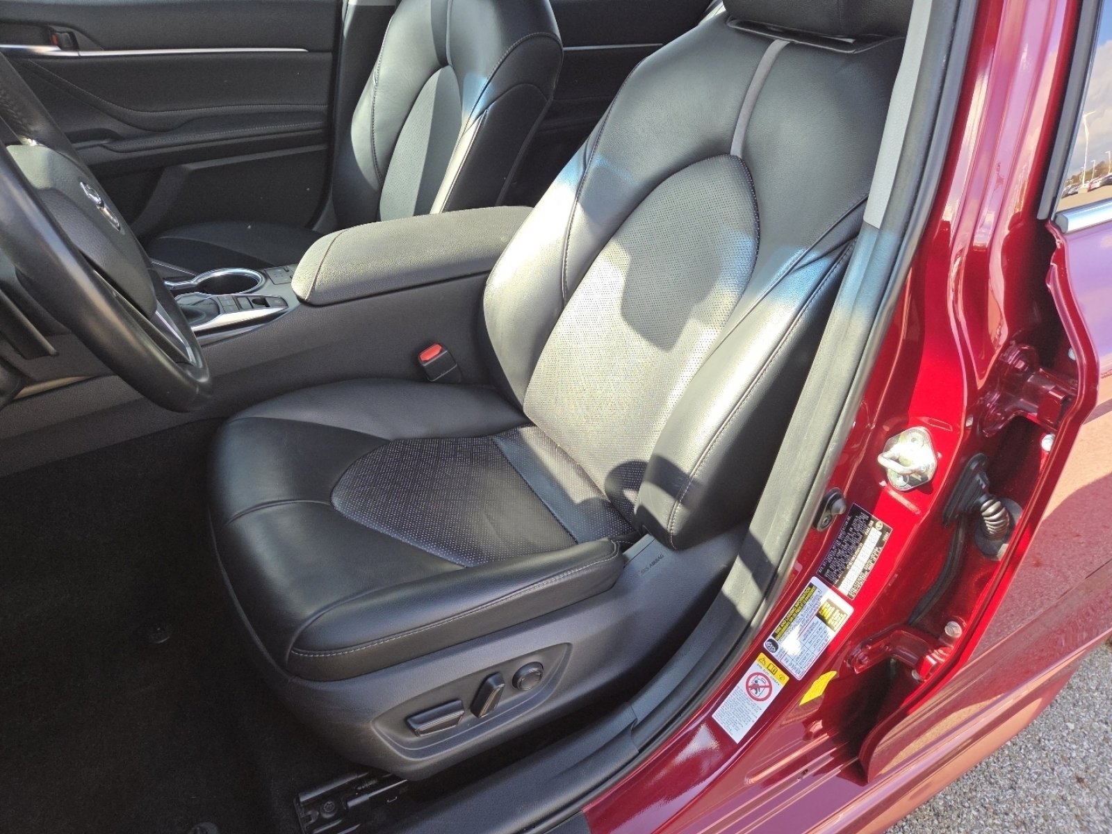 Used 2018 Toyota Camry XSE image 25