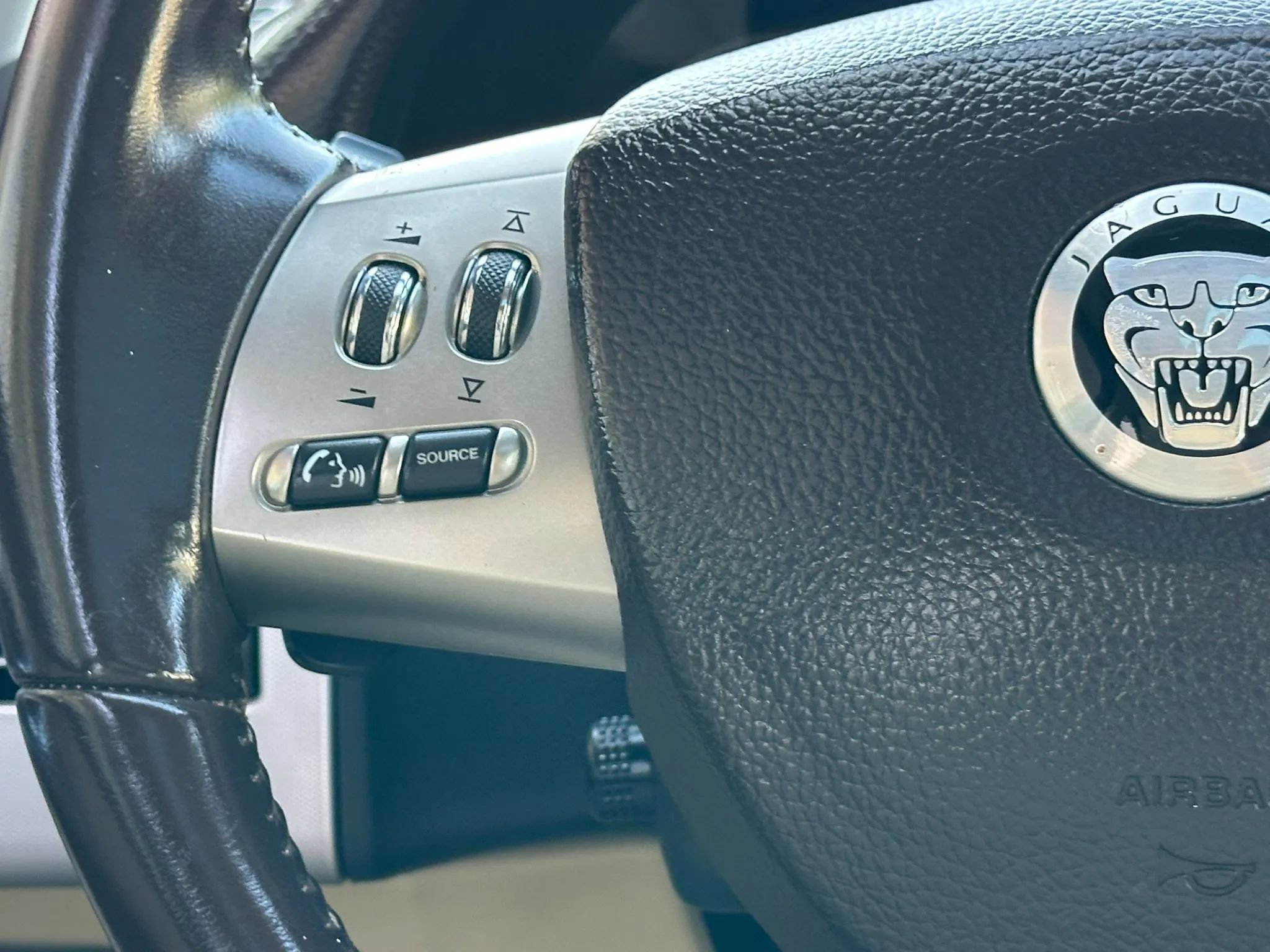 Used 2011 Jaguar XF RWD image 27