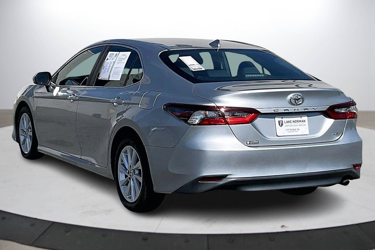 Used 2021 Toyota Camry LE image 7