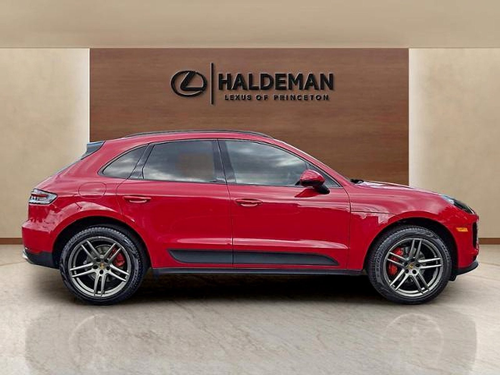 Used 2020 Porsche Macan AWD/4WD image 7