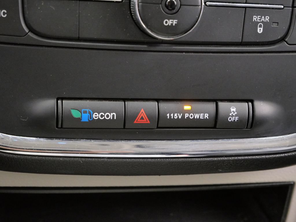 Used 2014 Chrysler Town & Country Touring FWD image 26