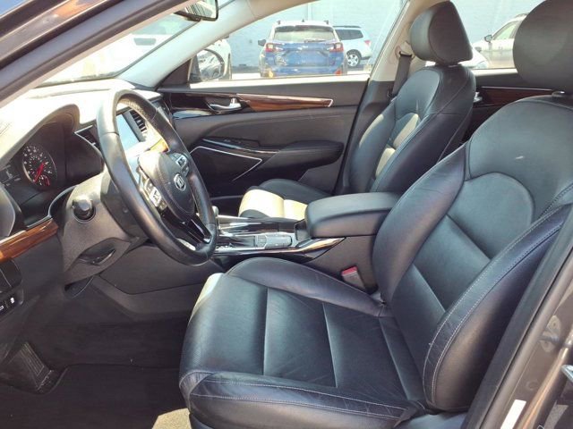 Used 2018 Kia Cadenza Premium w/ Paint Protection Package FWD image 22