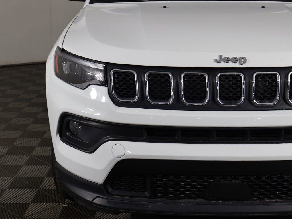 Used 2023 Jeep Compass Latitude image 10