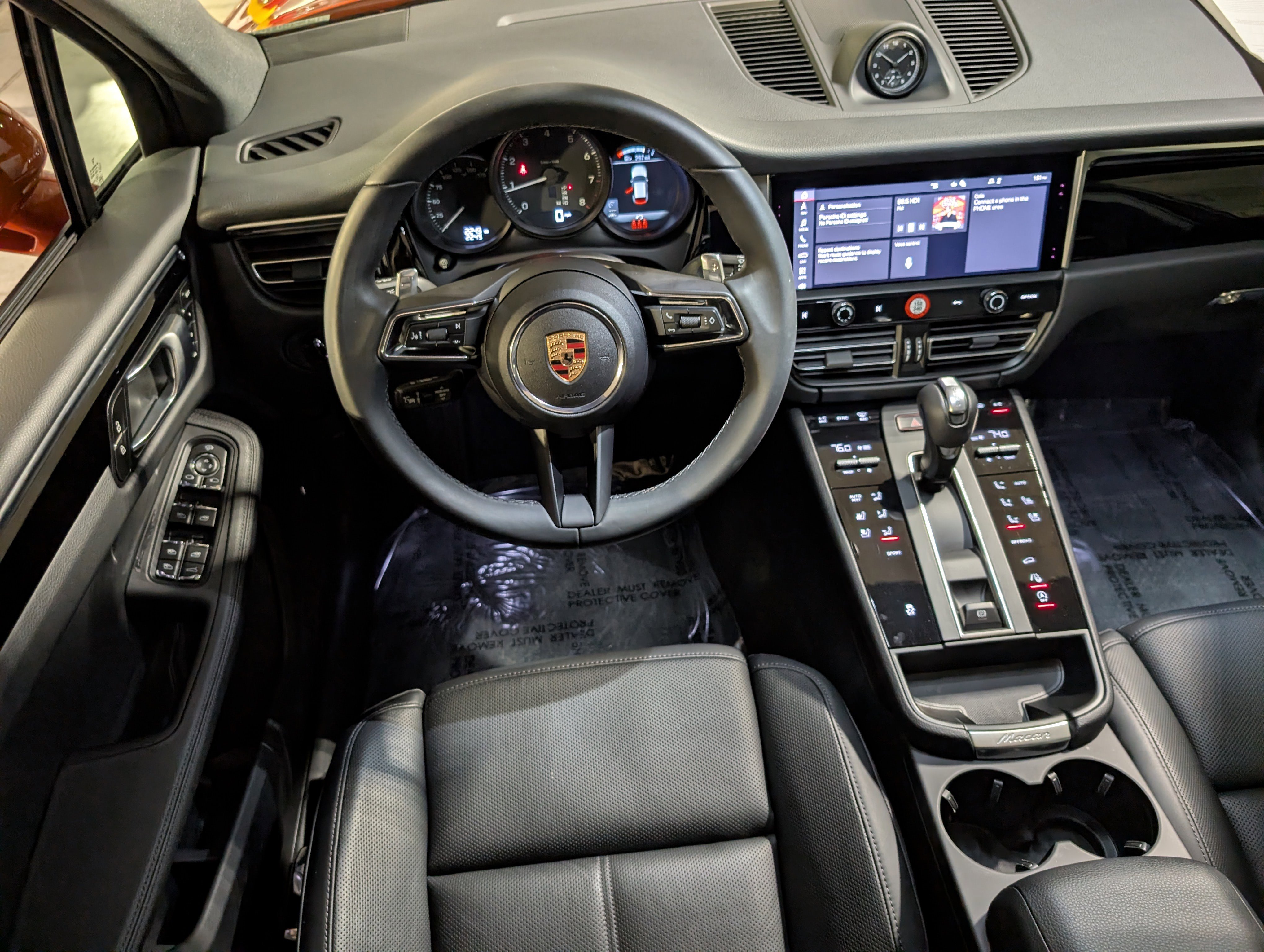 Certified 2025 Porsche Macan image 6