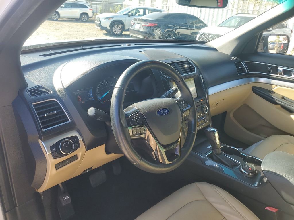 Used 2017 Ford Explorer XLT w/ Equipment Group 202A image 20