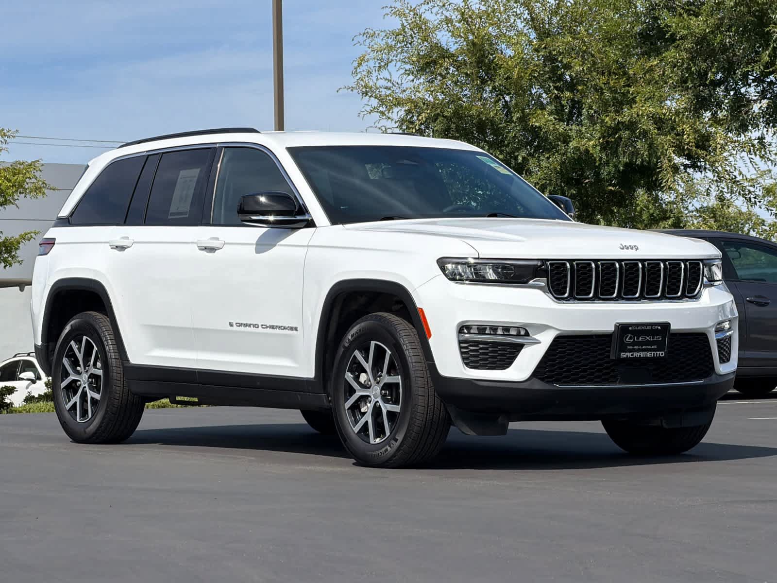 Used 2024 Jeep Grand Cherokee Limited w/ Trailer Tow Package AWD/4WD image 5
