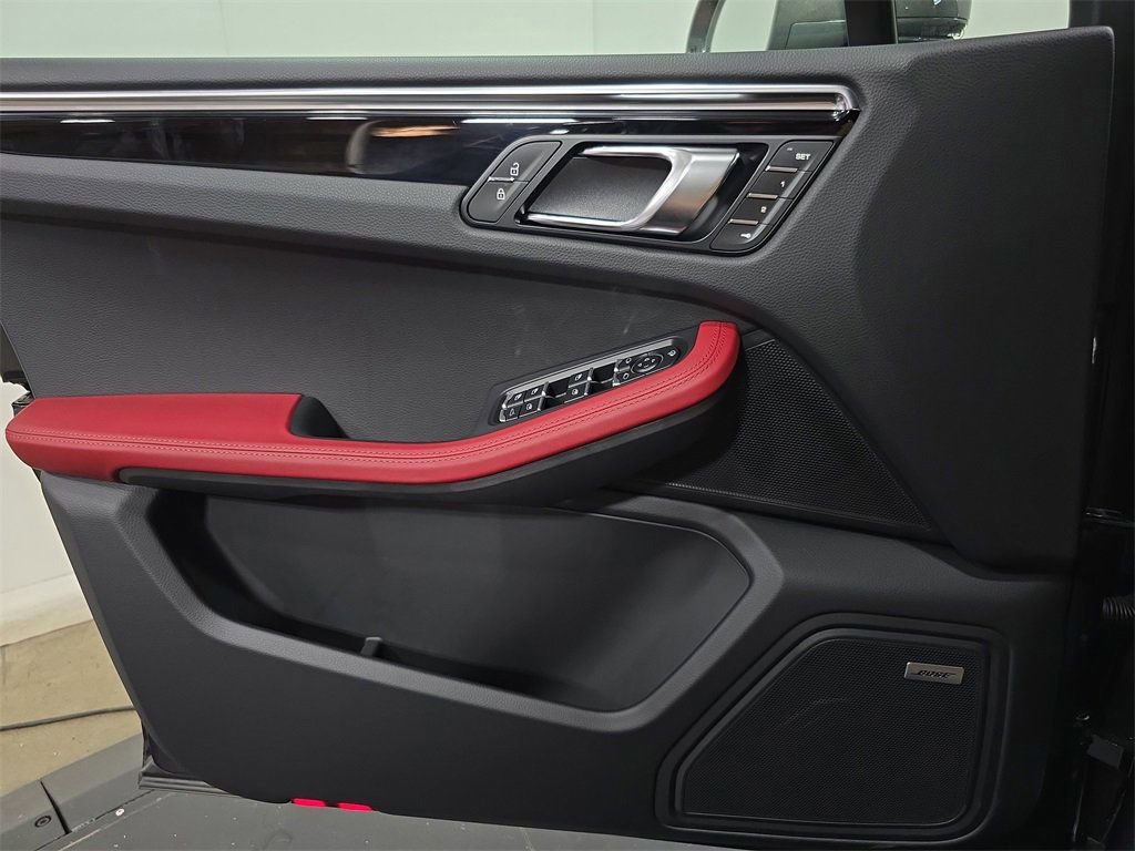 Certified 2025 Porsche Macan Turbo image 21