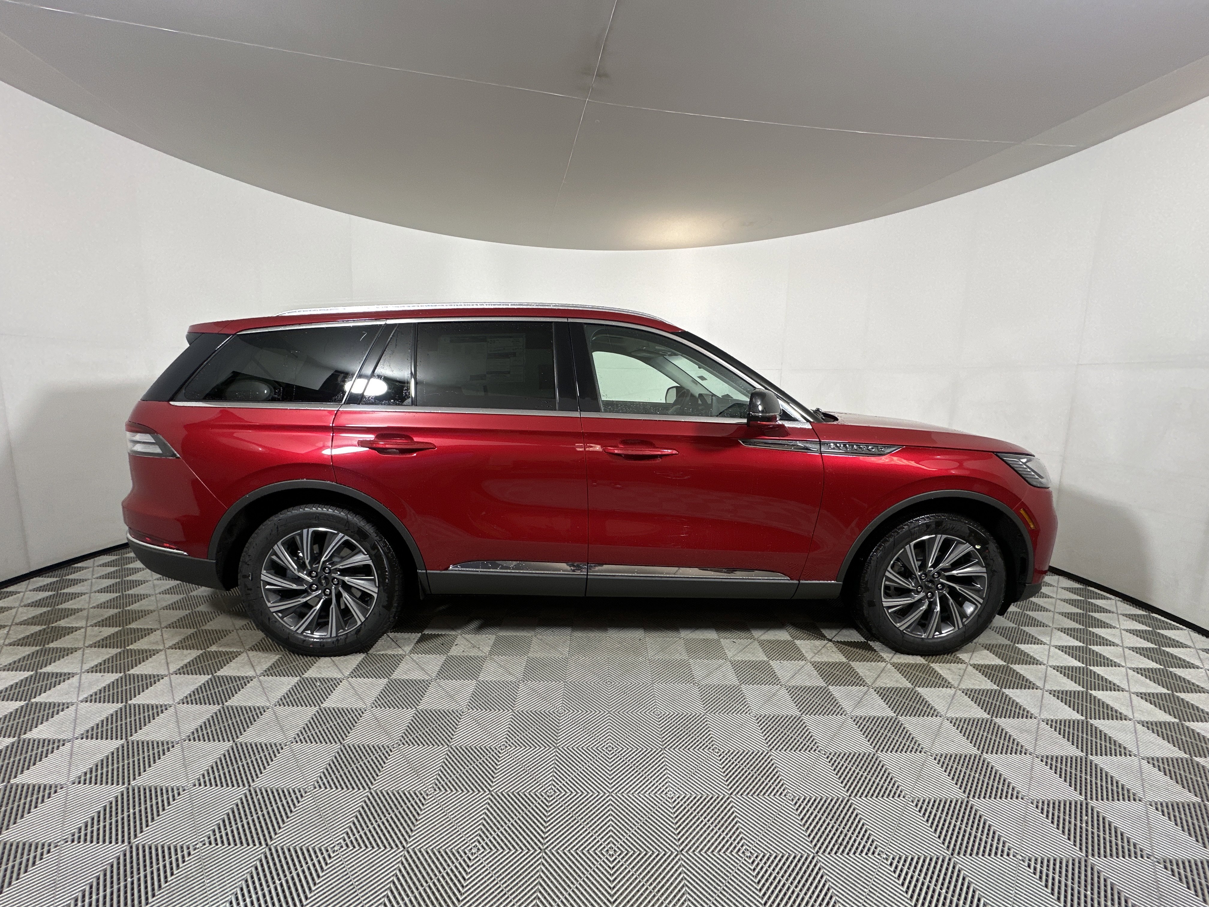 New 2025 Lincoln Aviator AWD w/ Equipment Group 101A image 8