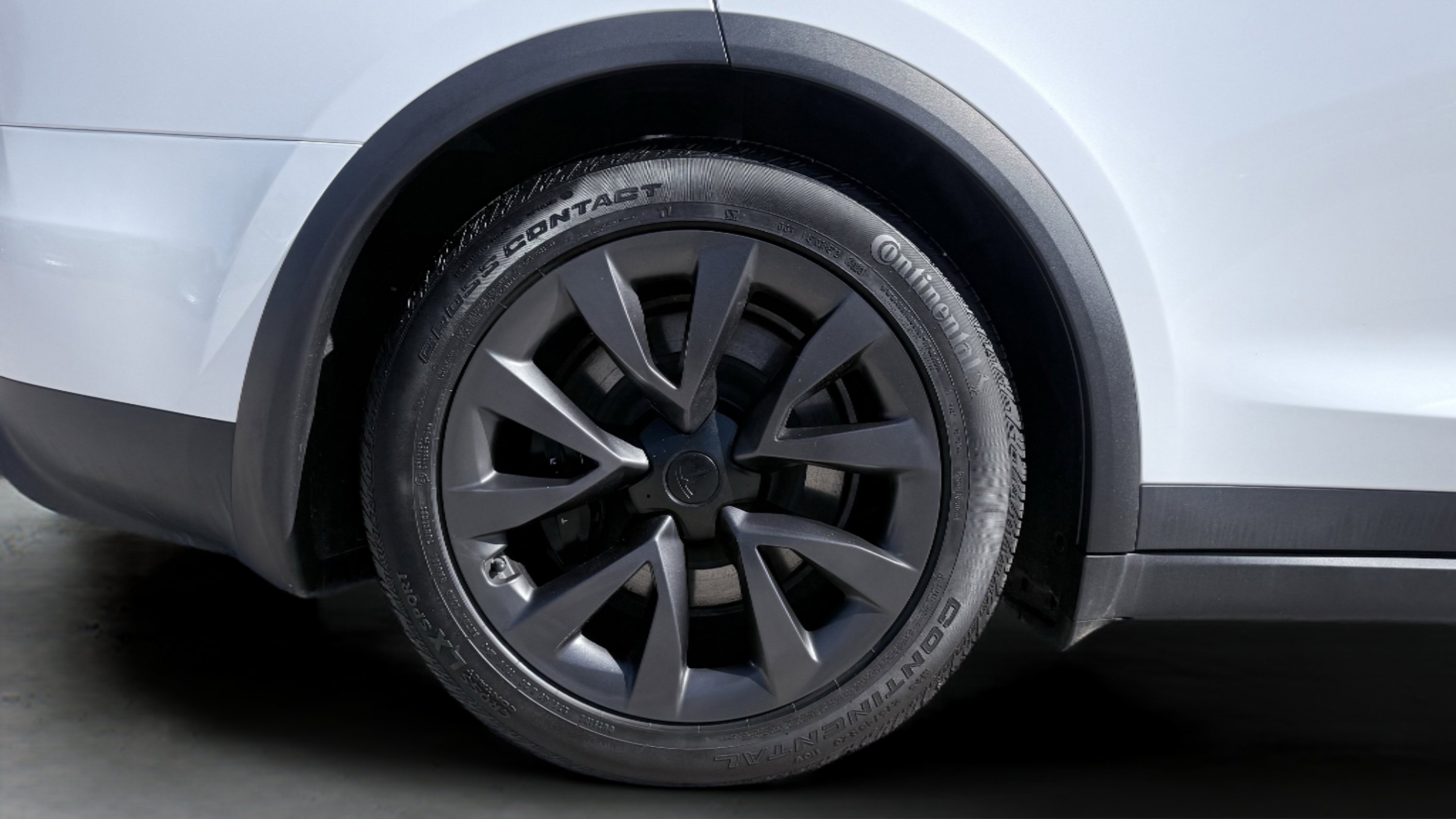 Used 2023 Tesla Model X image 13