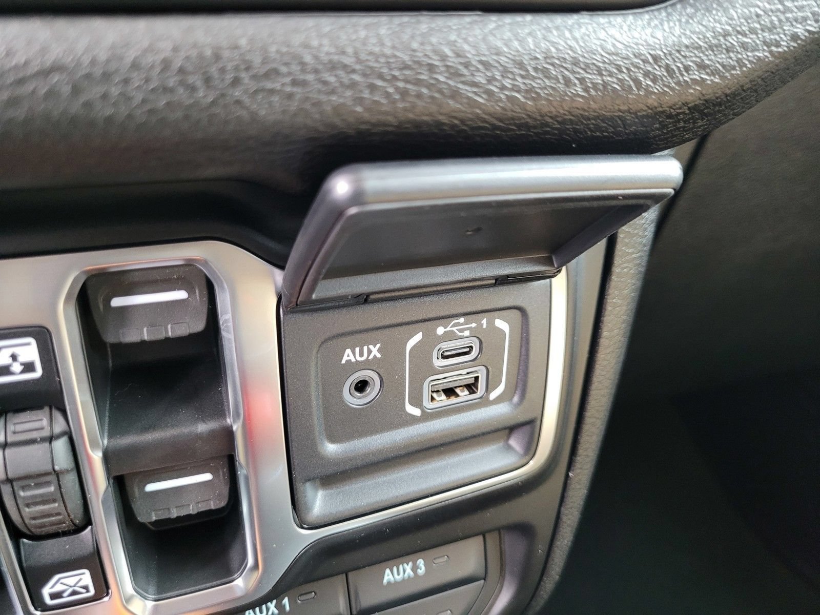 New 2026 Jeep Gladiator Willys AWD/4WD image 16