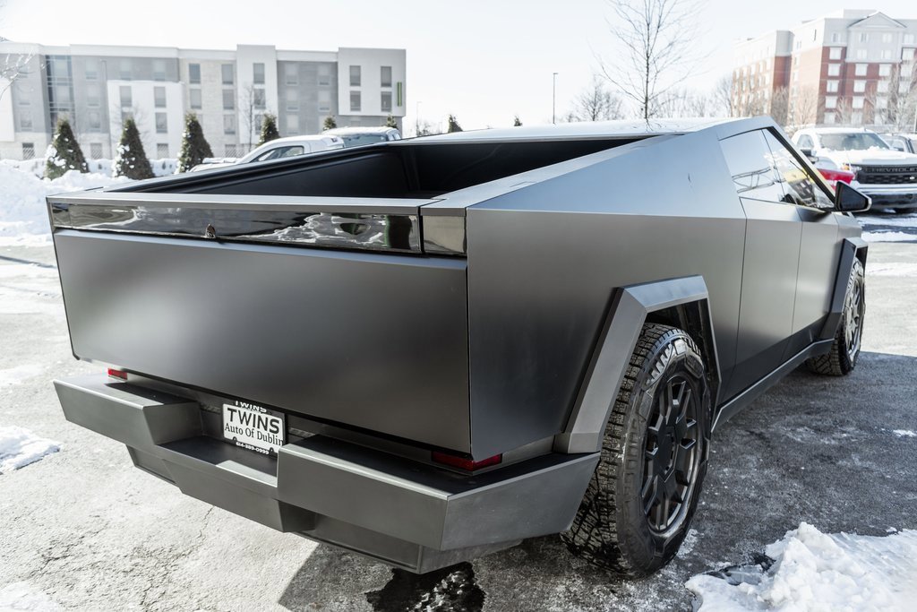 Used 2024 Tesla Cybertruck AWD Crew Cab image 38