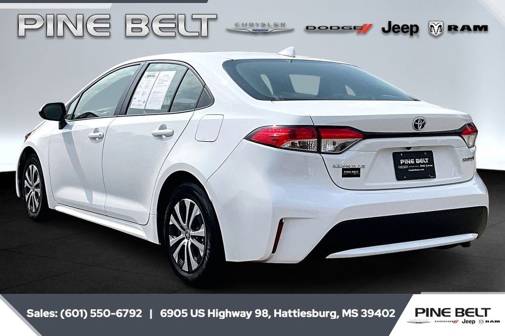 Used 2022 Toyota Corolla LE image 2