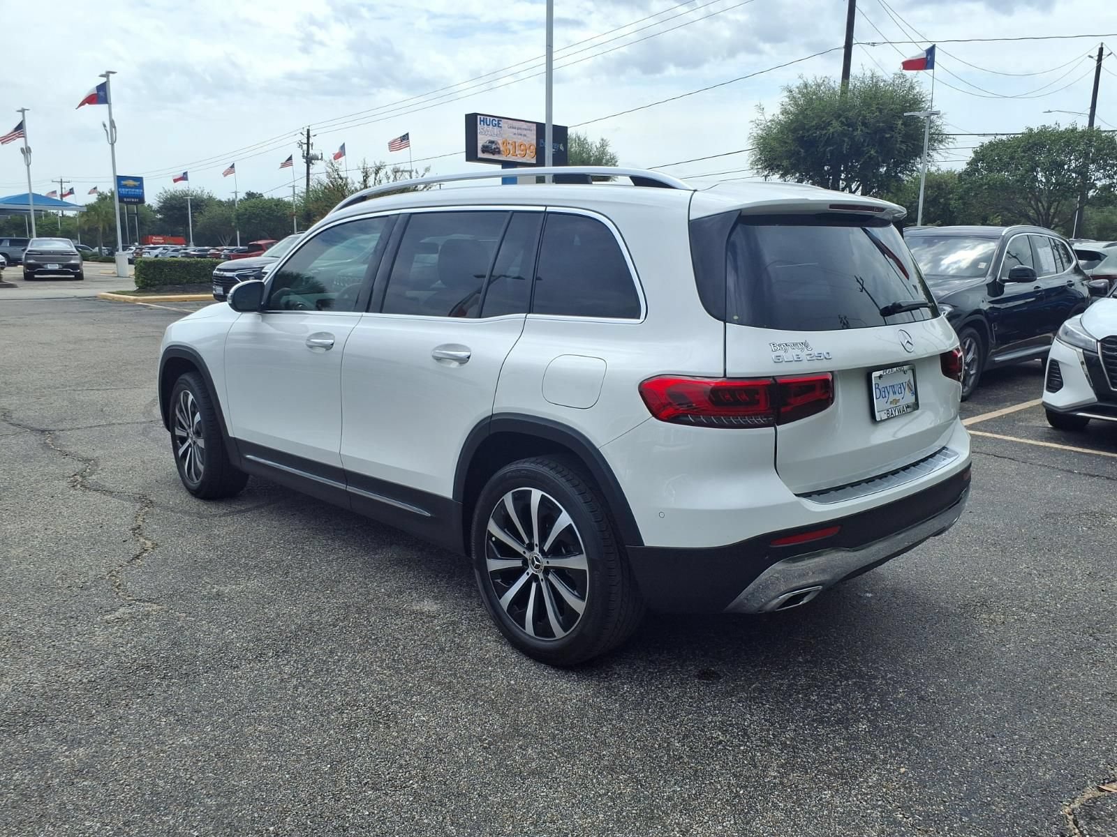 Used 2023 Mercedes-Benz GLB 250 image 4