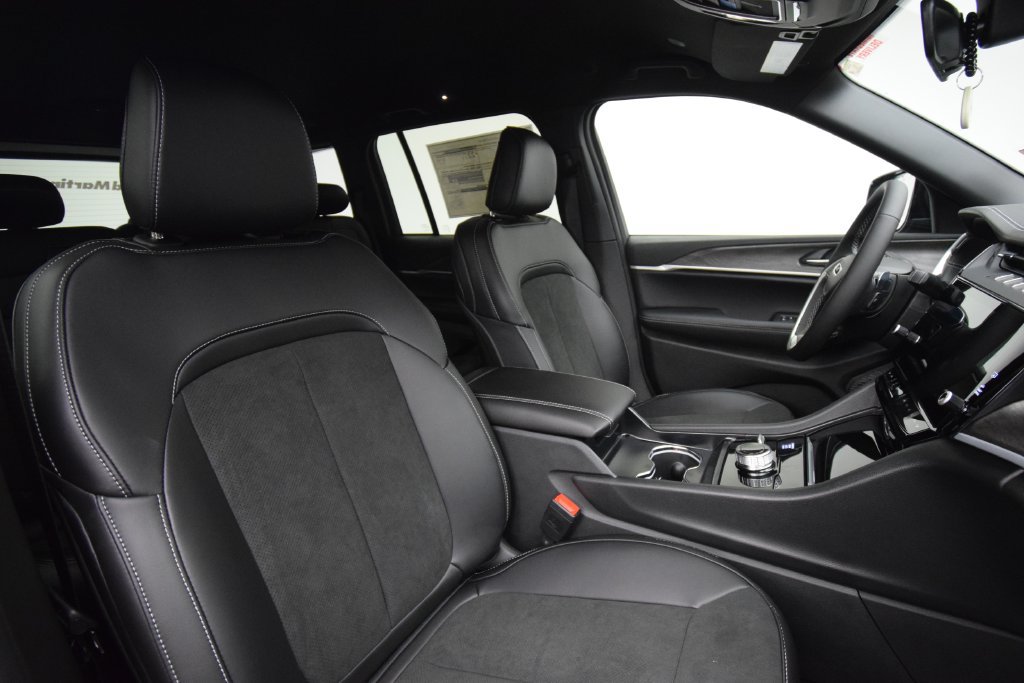 New 2027 Jeep Grand Cherokee 4WD image 16