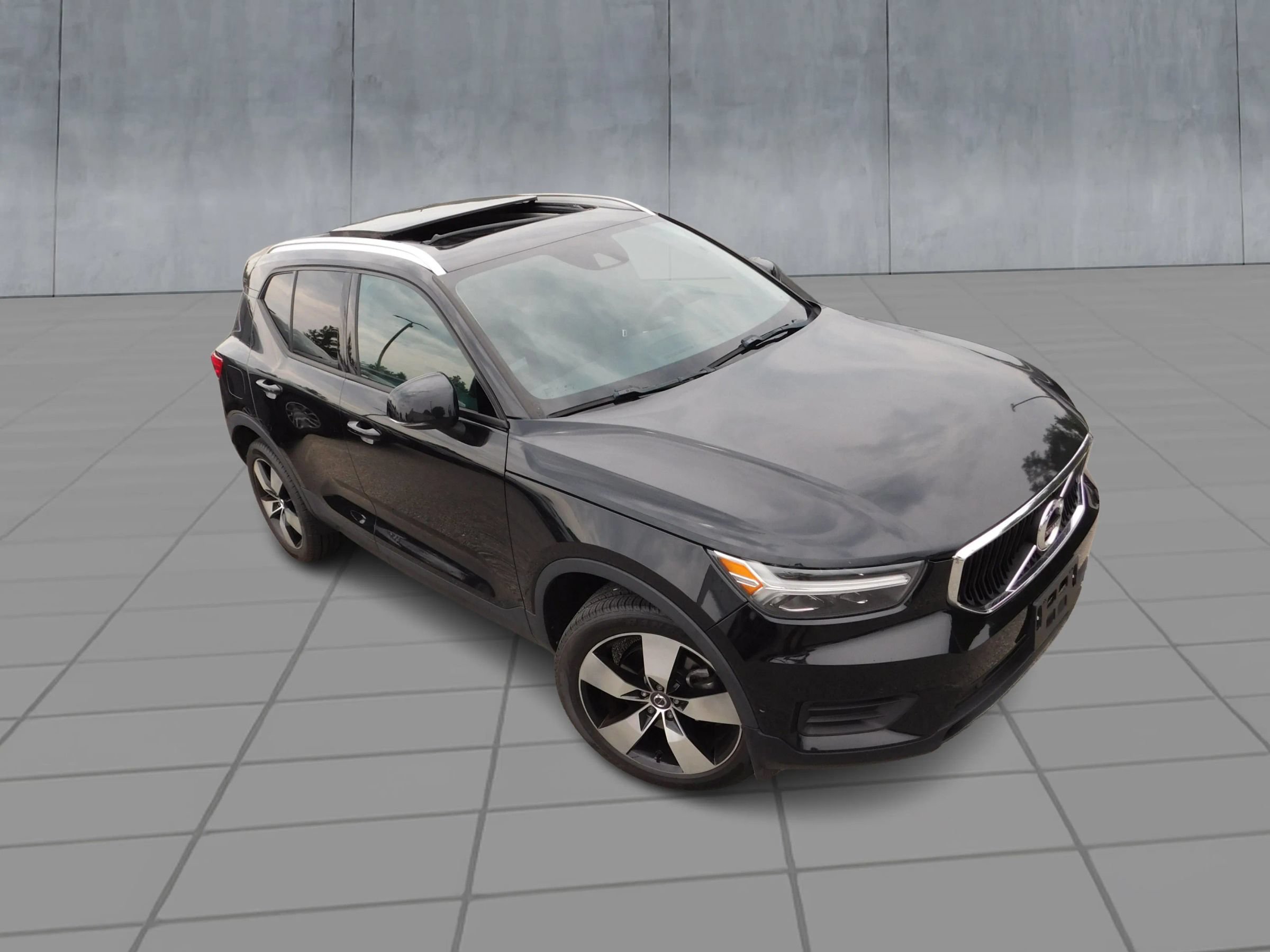 Used 2019 Volvo XC40 T5 Momentum AWD/4WD image 2