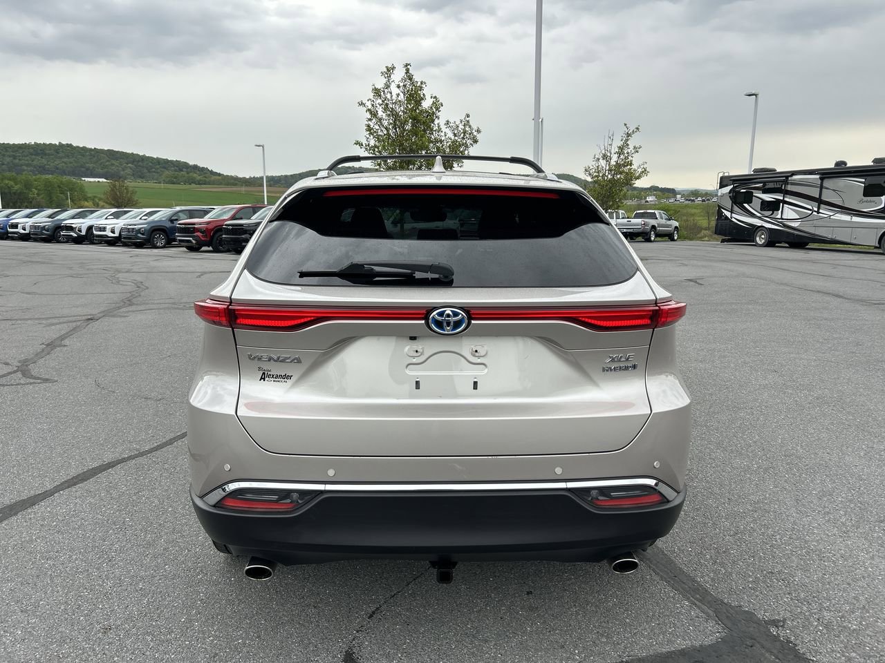 Used 2021 Toyota Venza XLE w/ Softex Package AWD/4WD image 6