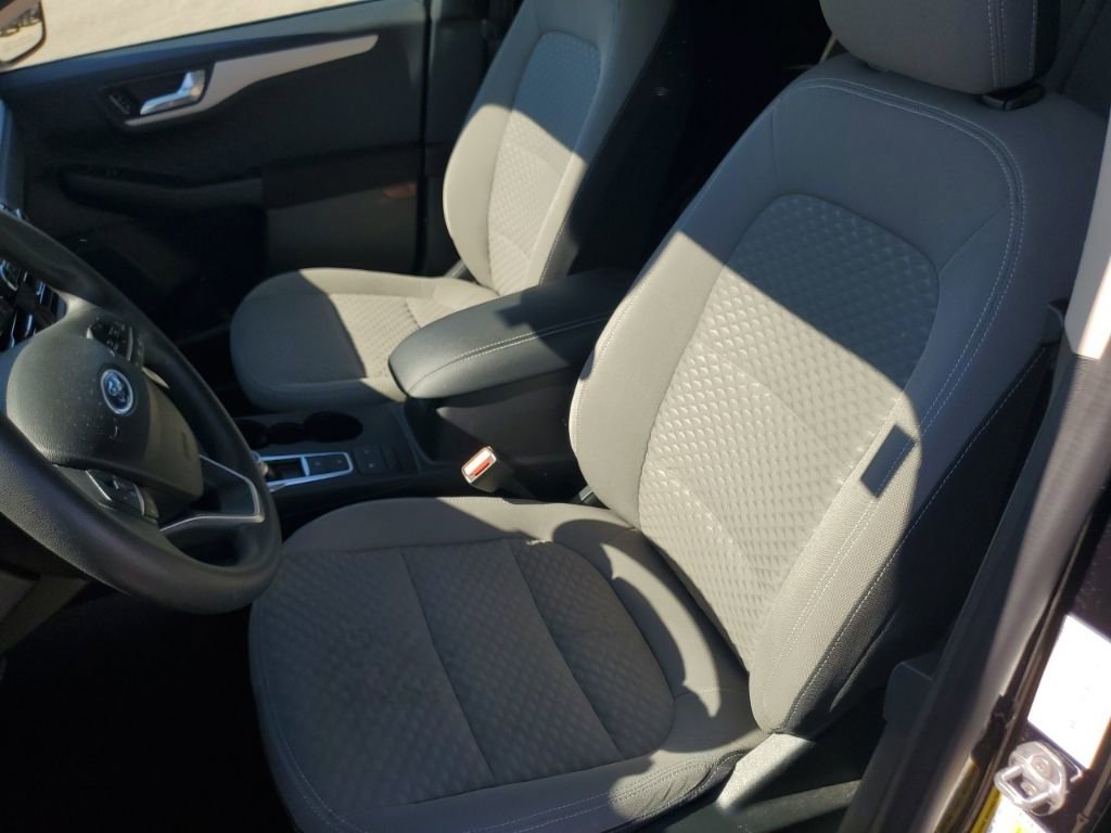 Used 2020 Ford Escape SE image 24