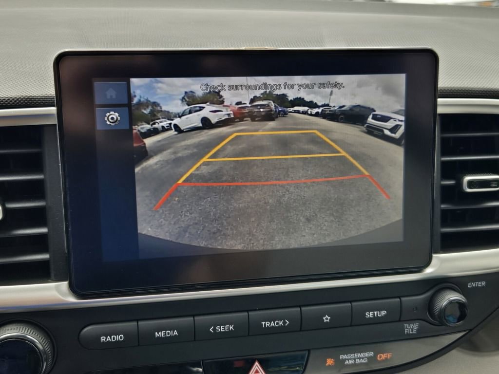 Certified 2024 Hyundai Venue SEL FWD image 20