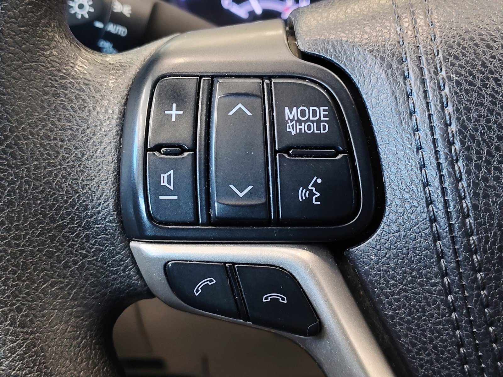 Used 2017 Toyota Highlander LE FWD image 17