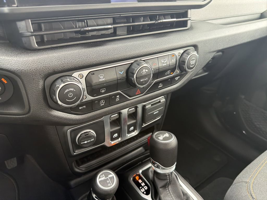 Used 2025 Jeep Wrangler Sport AWD/4WD image 23