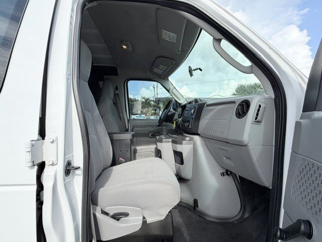 Used 2014 Ford E-150 and Econoline 150 RWD image 16