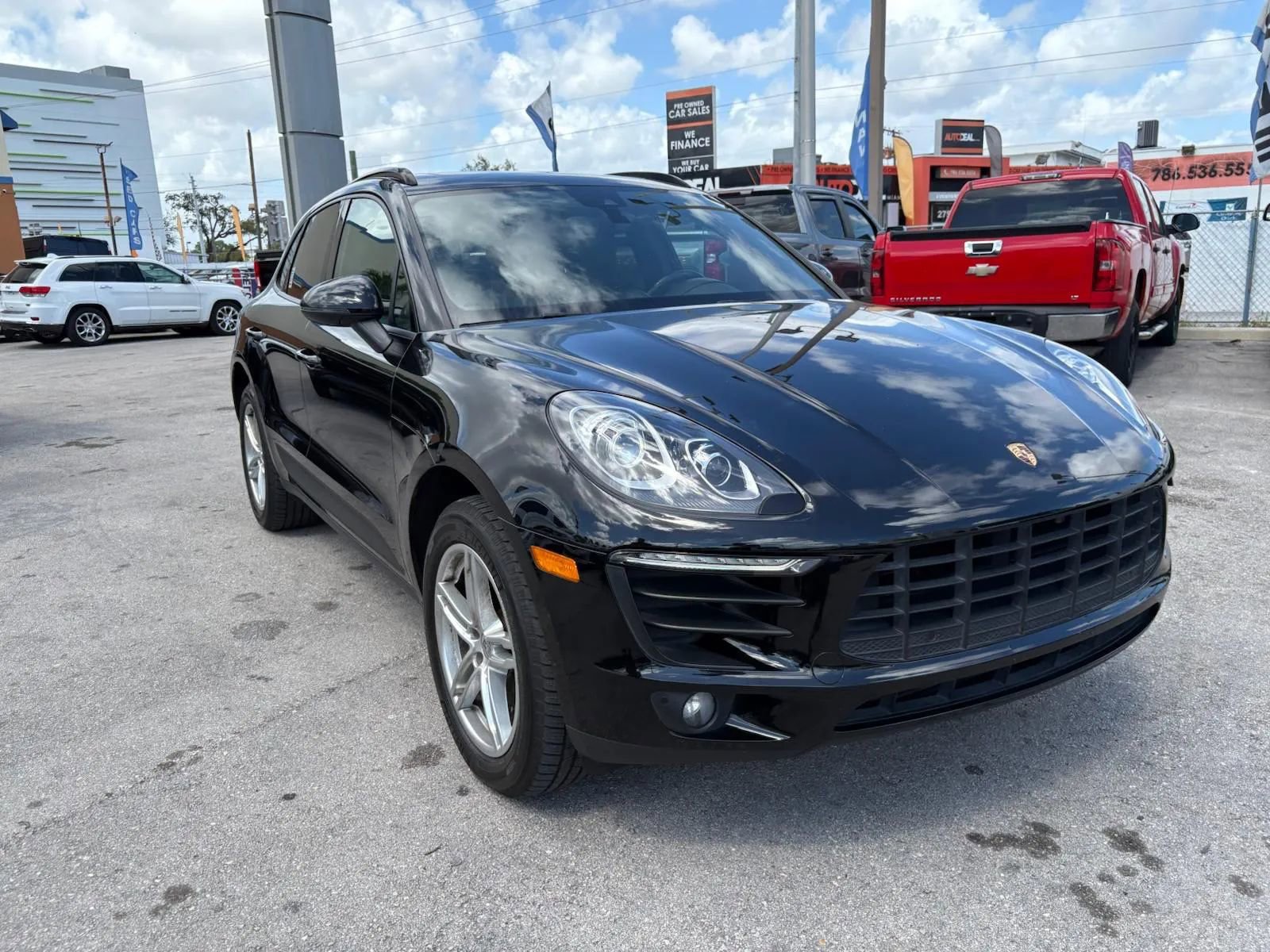 Used 2017 Porsche Macan AWD/4WD image 4