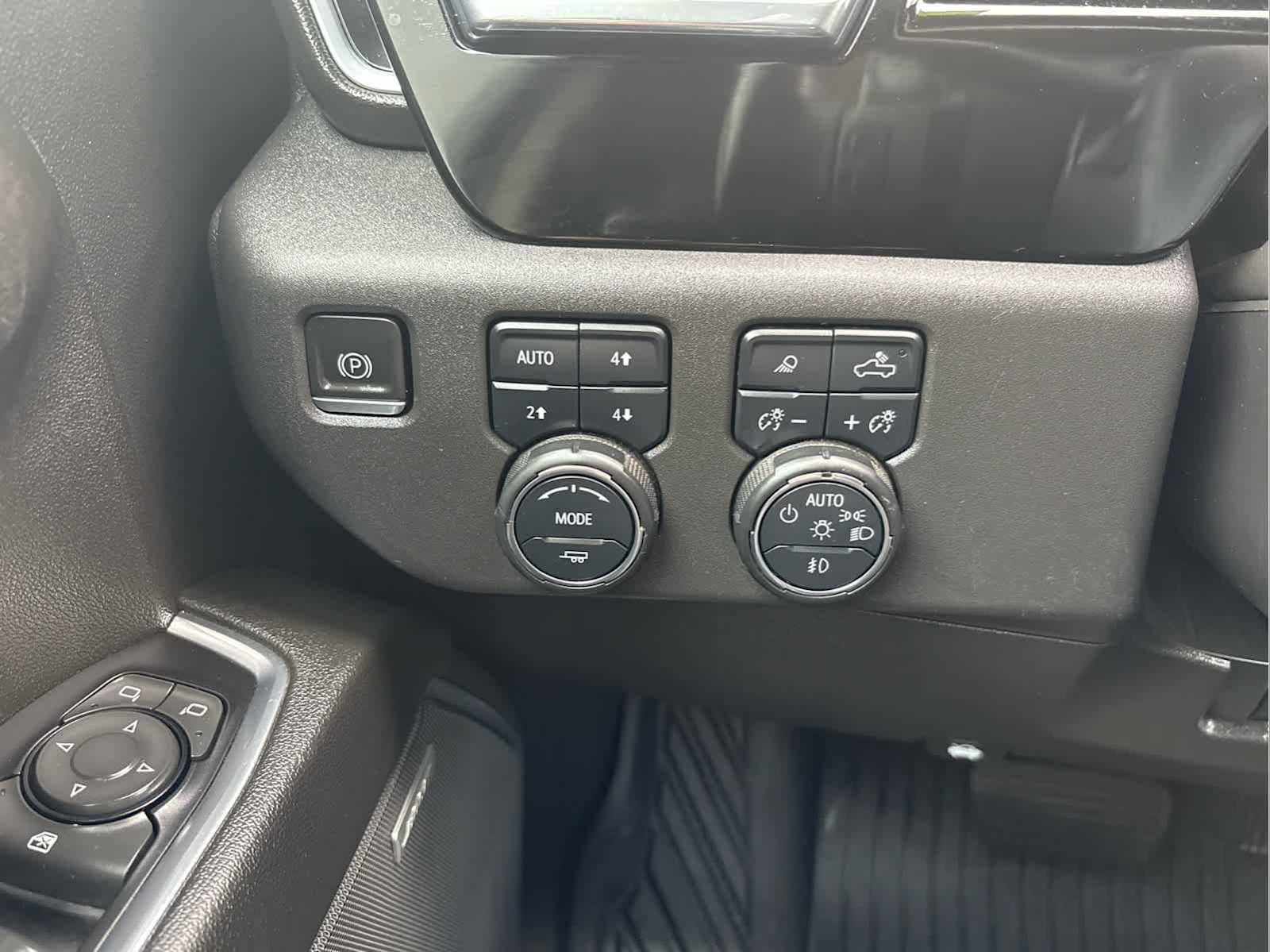 Used 2022 Chevrolet Silverado 1500 LT Trail Boss w/ LT Trail Boss Premium Package AWD/4WD image 29