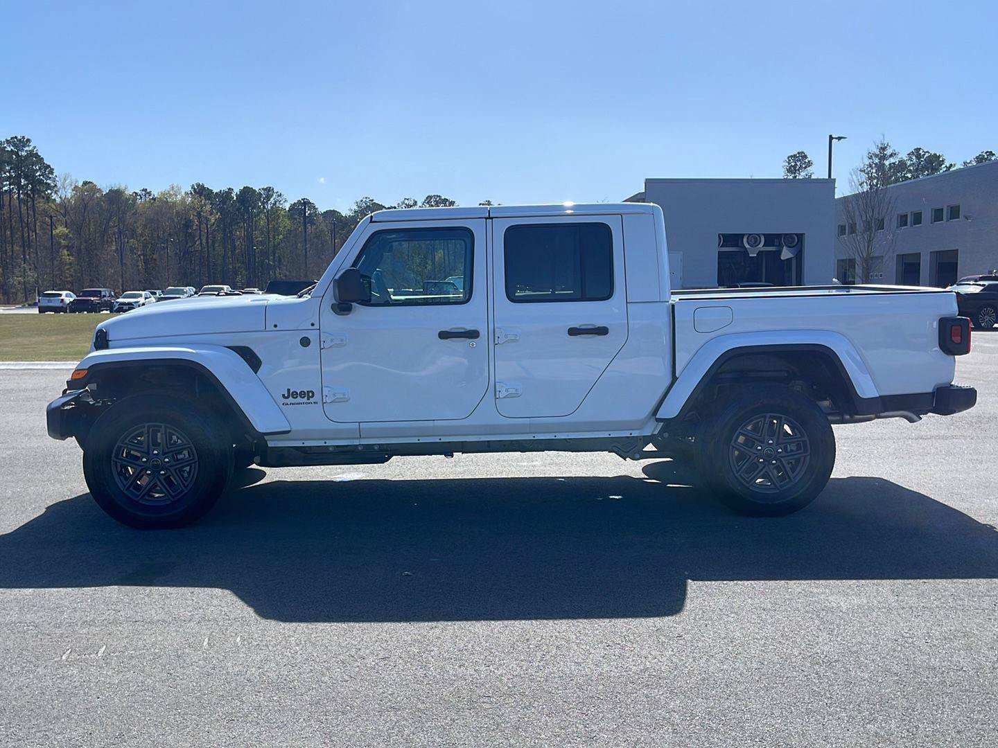 New 2026 Jeep Gladiator Sport AWD/4WD image 4