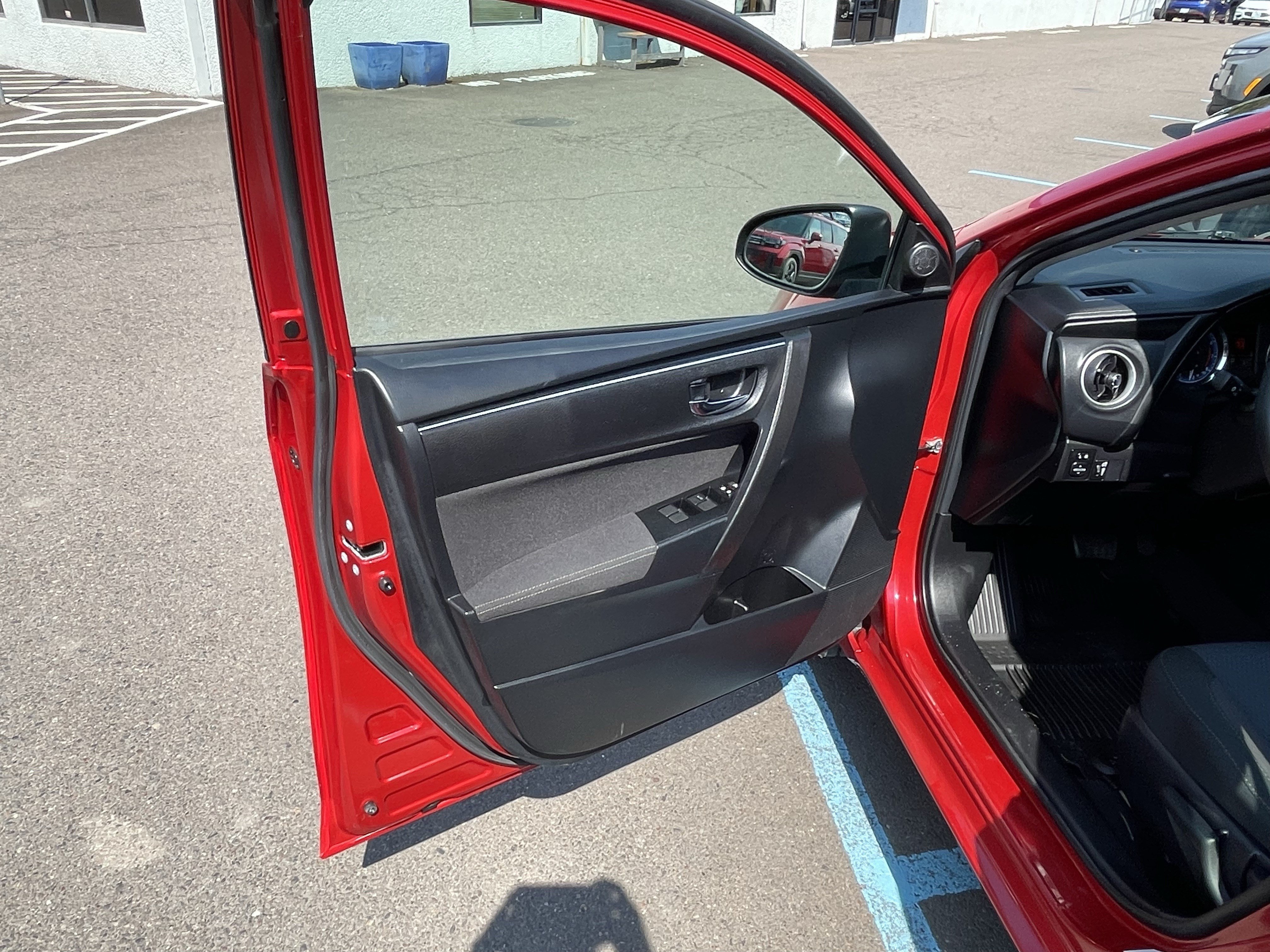 Used 2019 Toyota Corolla LE FWD image 16