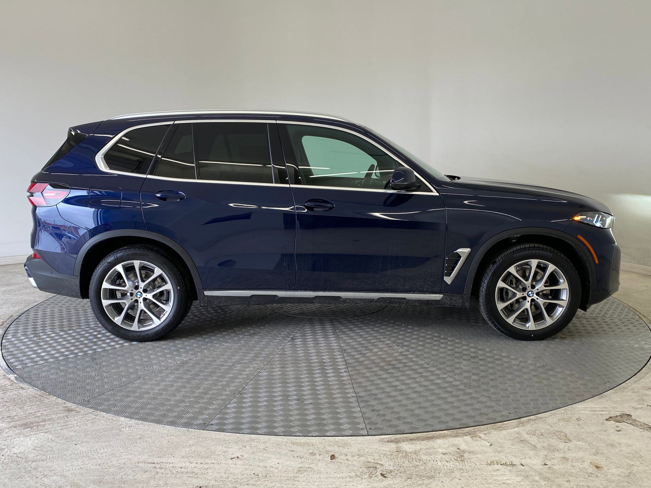 New 2026 BMW X5 xDrive40i w/ Premium Package image 8