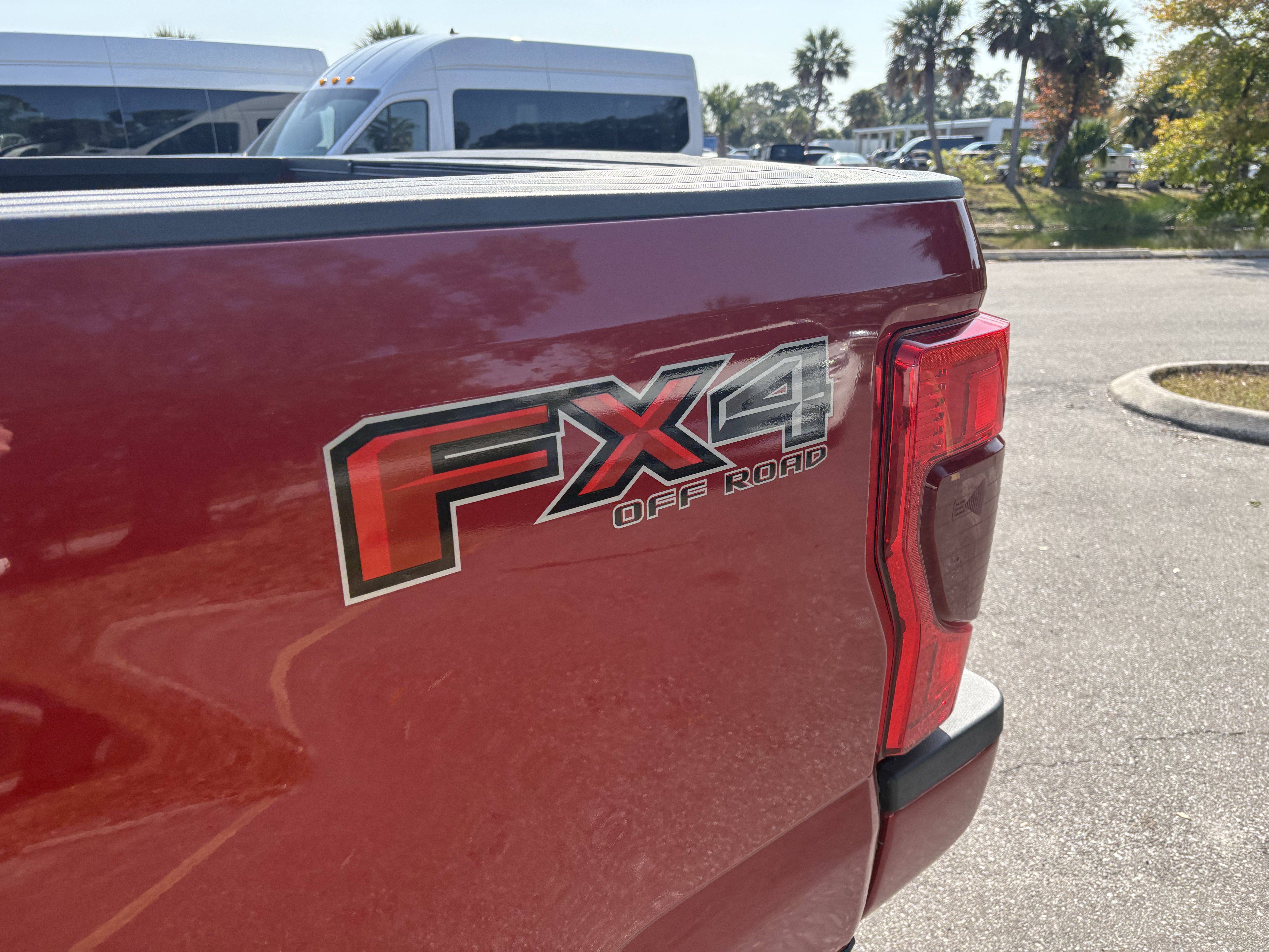 Used 2020 Ford F250 Platinum w/ FX4 Off-Road Package image 11