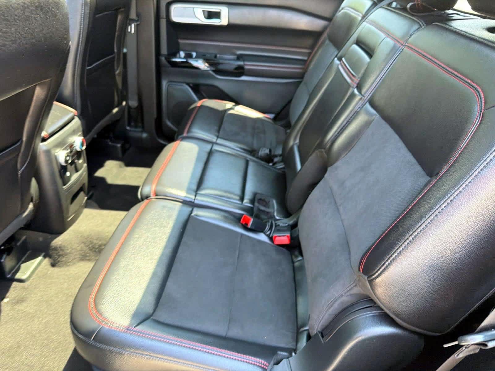 Used 2023 Ford Explorer ST-Line w/ Class IV Trailer Tow Package AWD/4WD image 9