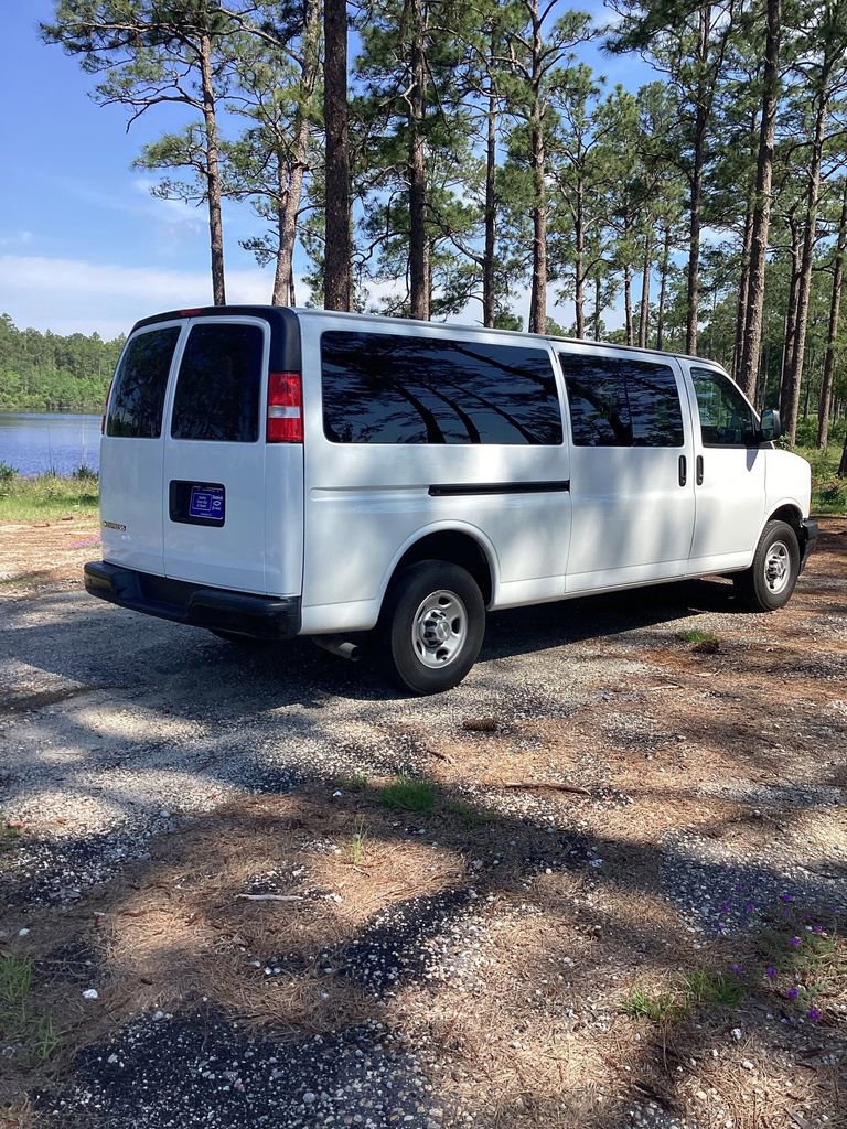 Used 2022 Chevrolet Express 3500 LS RWD image 2