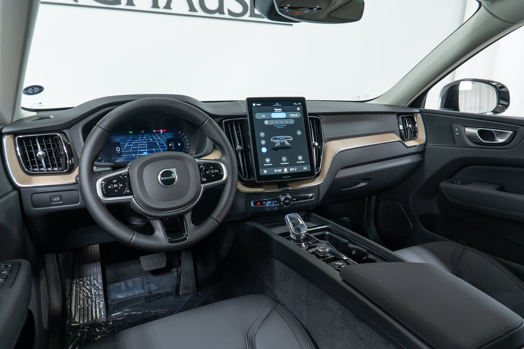 New 2026 Volvo XC60 B5 Core w/ Climate Package AWD/4WD image 16