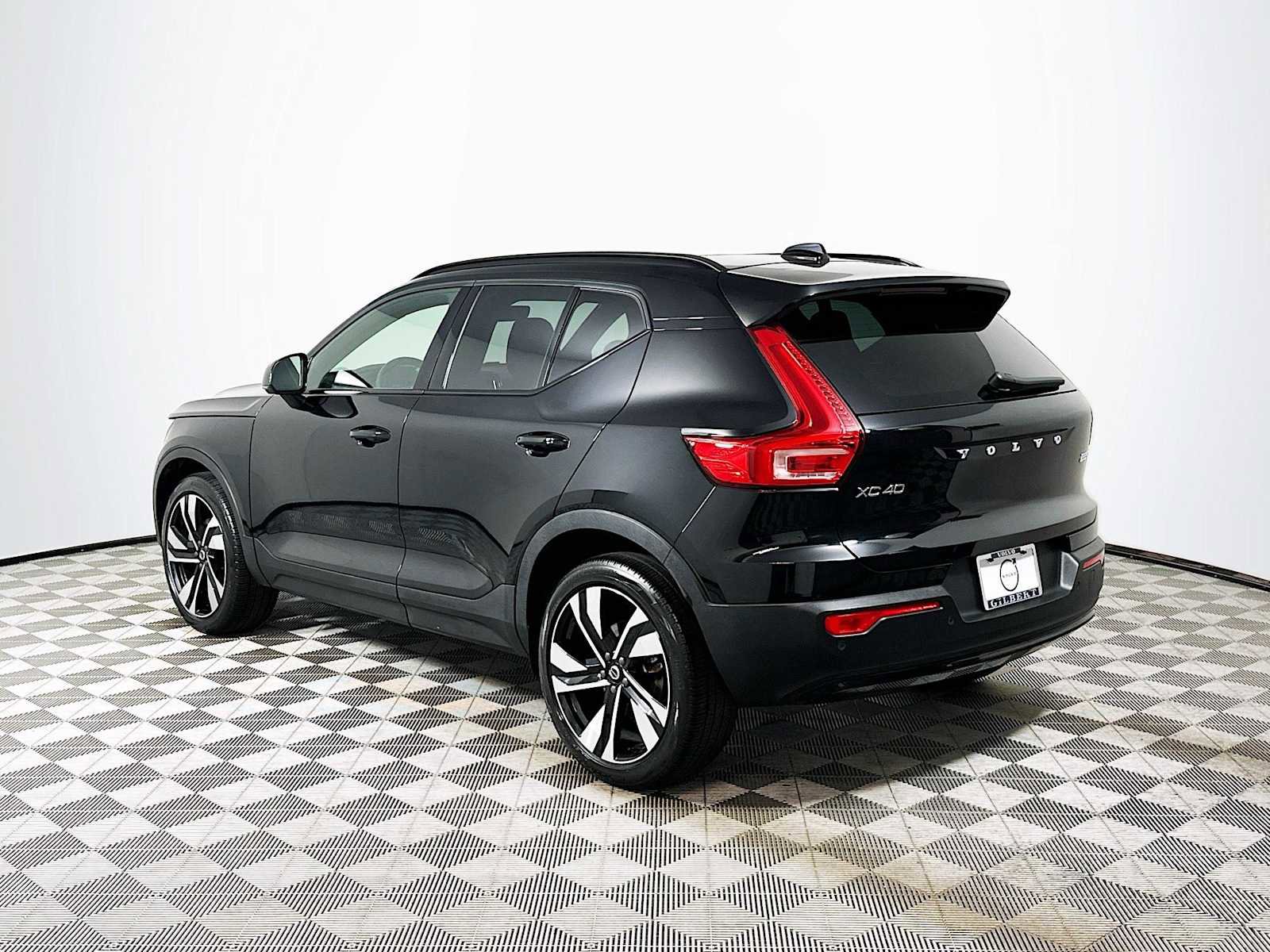 Certified 2023 Volvo XC40 B5 Plus w/ Climate Package image 5