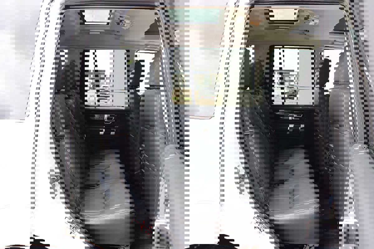 Used 2016 Land Rover LR4 HSE LUX image 36