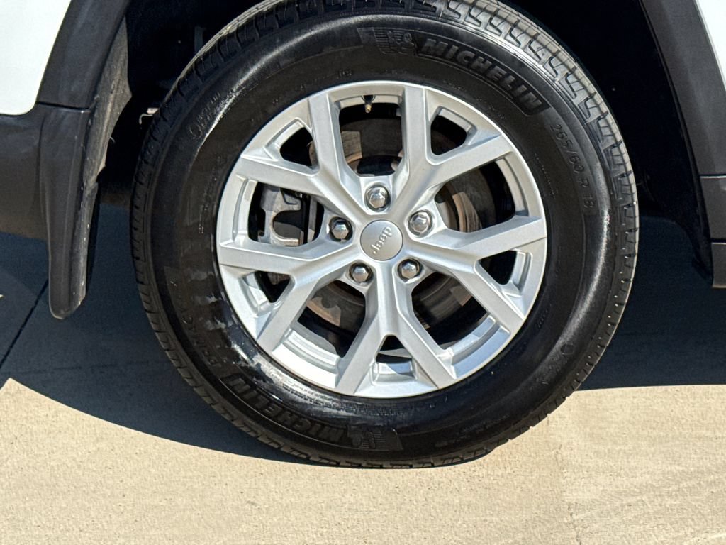 Used 2023 Jeep Grand Cherokee L Limited w/ MOPAR Finishing Package AWD/4WD image 9