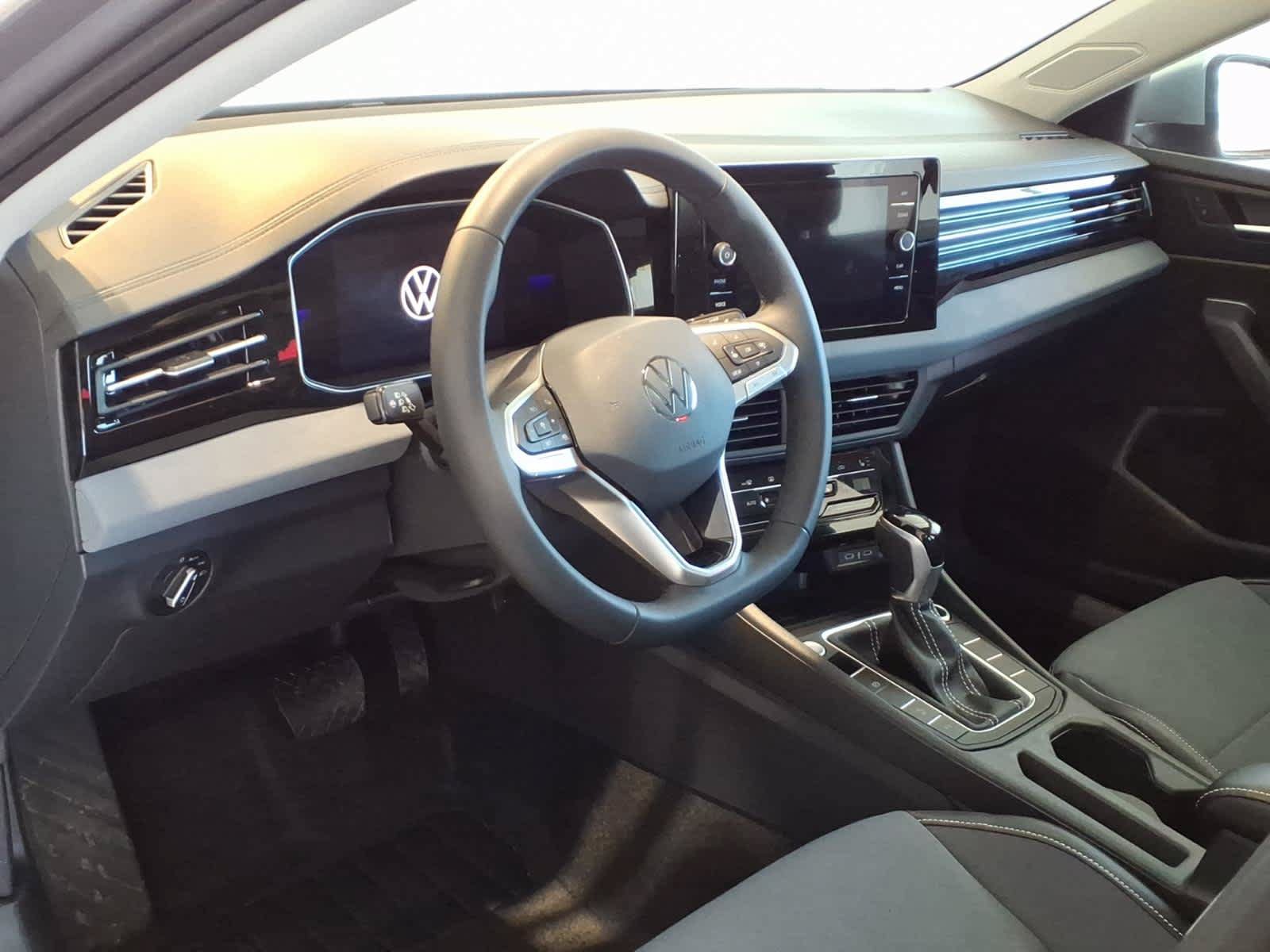 Used 2026 Volkswagen Jetta SE FWD image 9